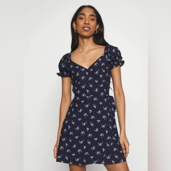 Hollister Puff Sleeve Mini Wrap Dress - Picture 4 of 4